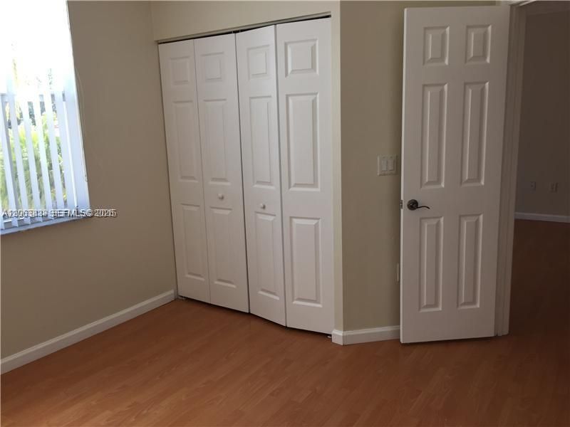 For Sale: $310,000 (2 beds, 1 baths, 890 Square Feet)