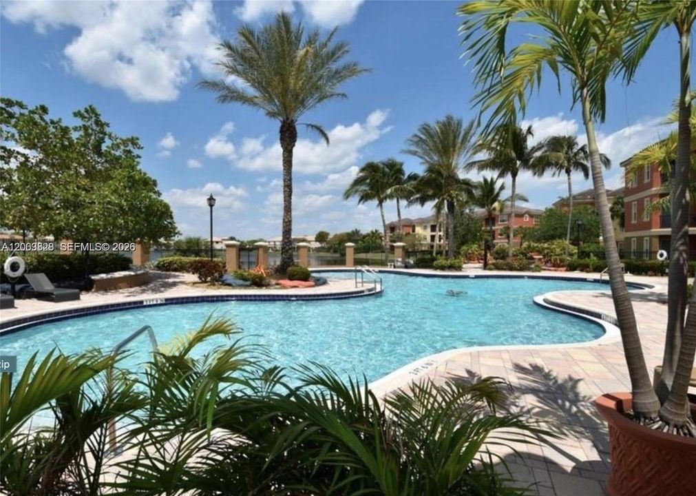 For Sale: $310,000 (2 beds, 1 baths, 890 Square Feet)