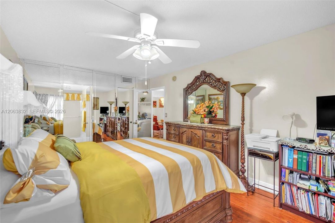 For Rent: $2,300 (2 beds, 2 baths, 1073 Square Feet)