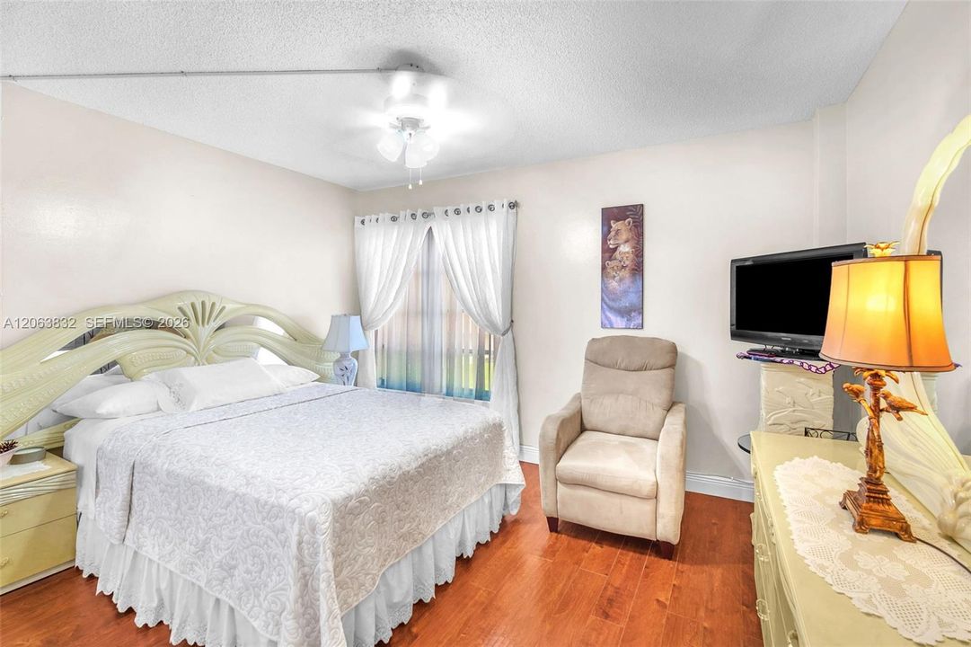 For Rent: $2,300 (2 beds, 2 baths, 1073 Square Feet)