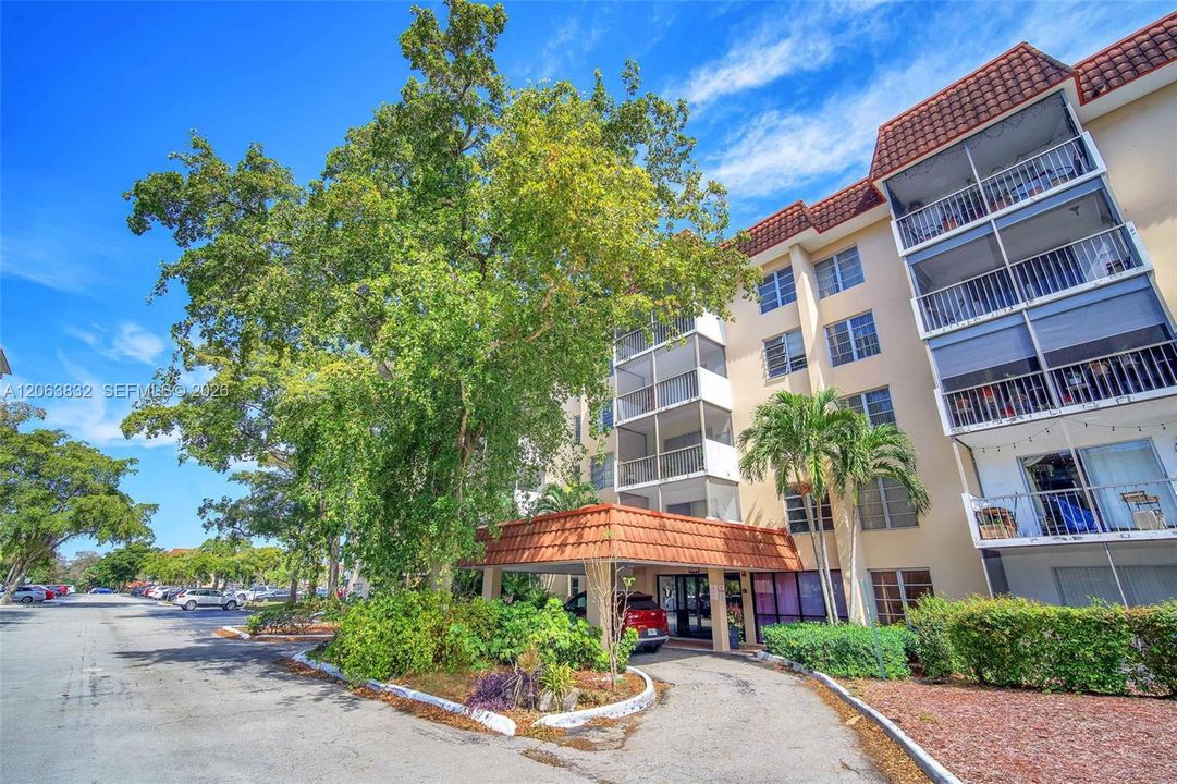 For Rent: $2,300 (2 beds, 2 baths, 1073 Square Feet)