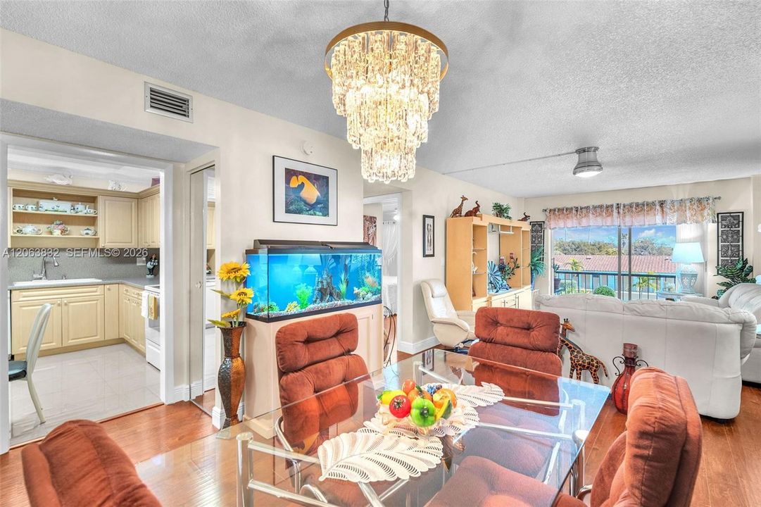 For Rent: $2,300 (2 beds, 2 baths, 1073 Square Feet)
