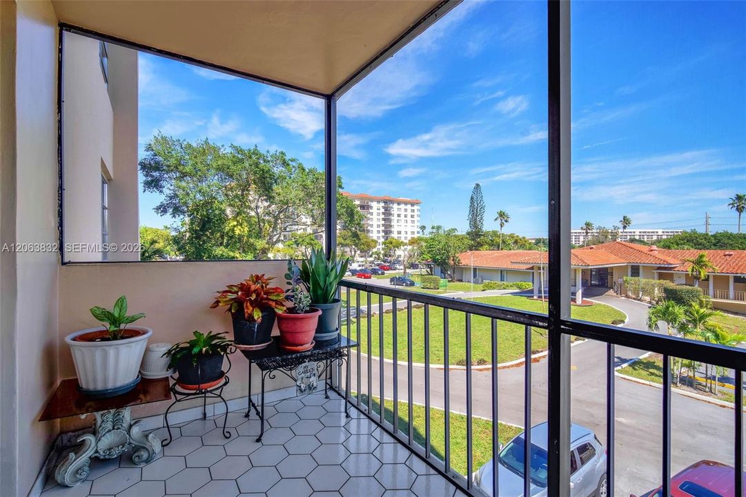 For Rent: $2,300 (2 beds, 2 baths, 1073 Square Feet)