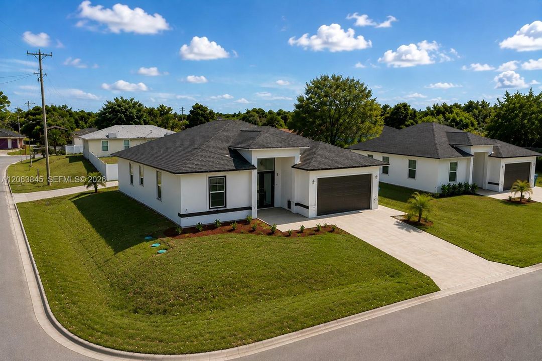 For Sale: $450,000 (4 beds, 3 baths, 2161 Square Feet)