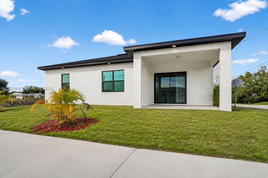 For Sale: $450,000 (4 beds, 3 baths, 2161 Square Feet)