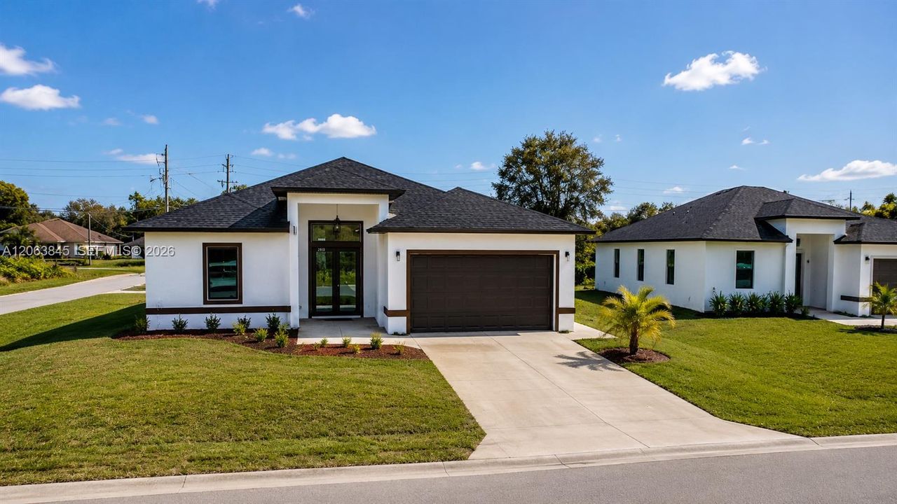 For Sale: $450,000 (4 beds, 3 baths, 2161 Square Feet)