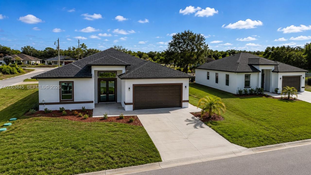 For Sale: $450,000 (4 beds, 3 baths, 2161 Square Feet)