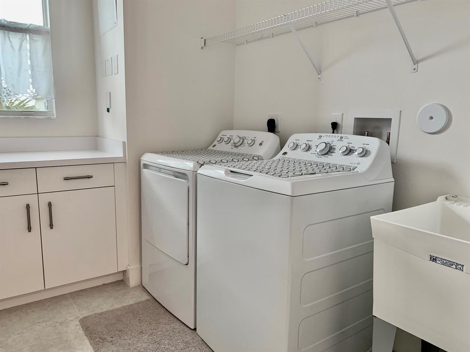 Washer/Drier and Sink