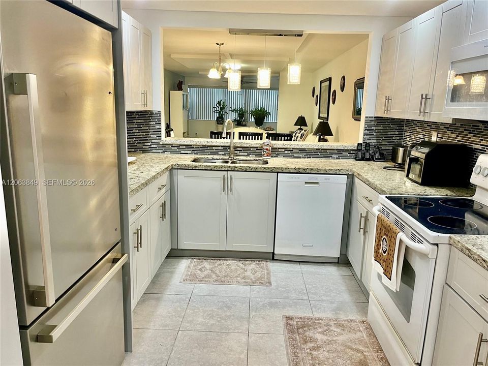 На продажу: $179,900 (2 спален, 2 ванн, 1370 Квадратных фут)