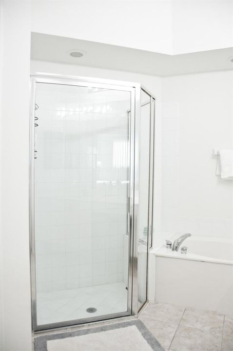 7684 Hummingbird Ct-master bath-8769