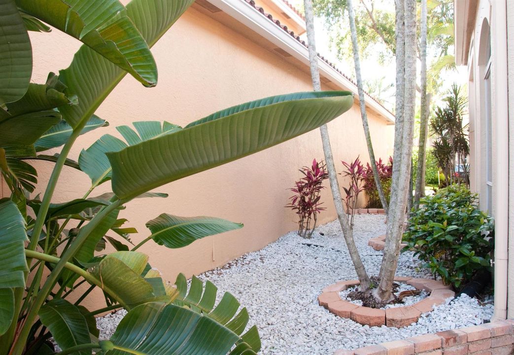 7684 Hummingbird Ct-8798-1