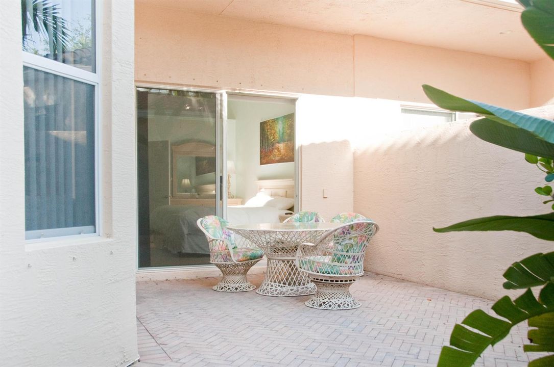 7684 Hummingbird Ct-8796-private courtya