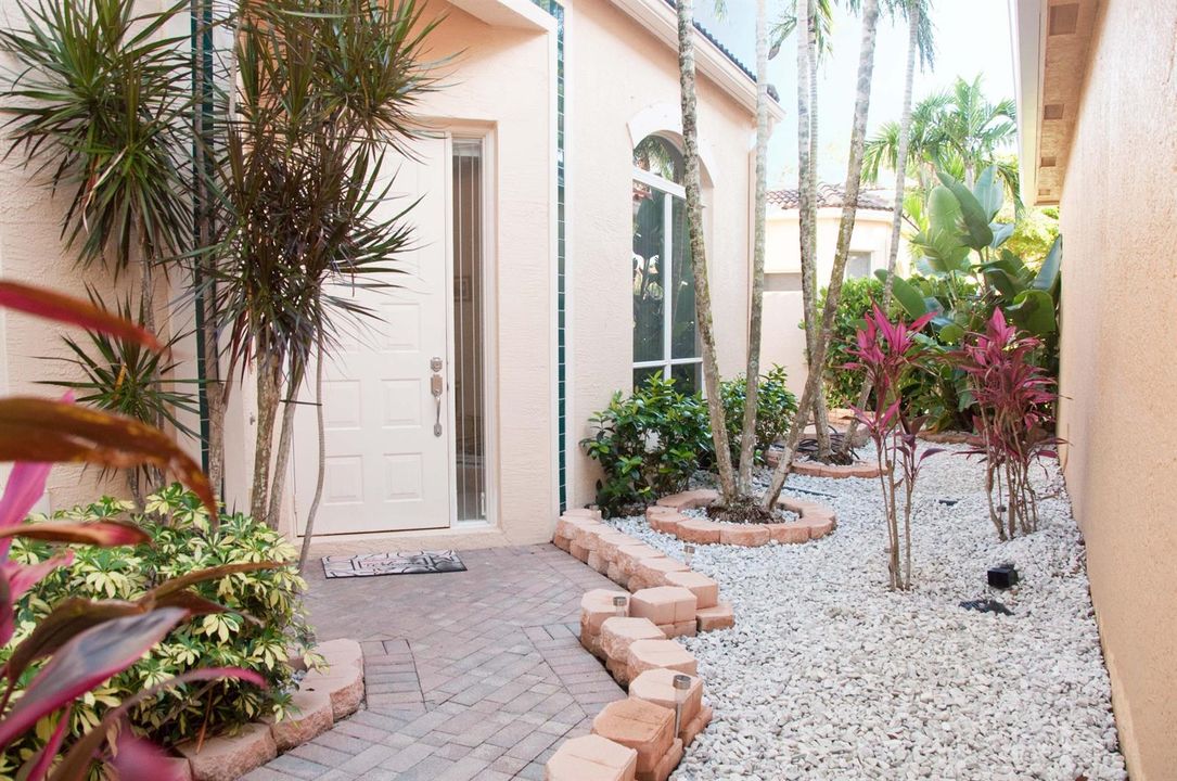 7684 Hummingbird Ct-8804-1