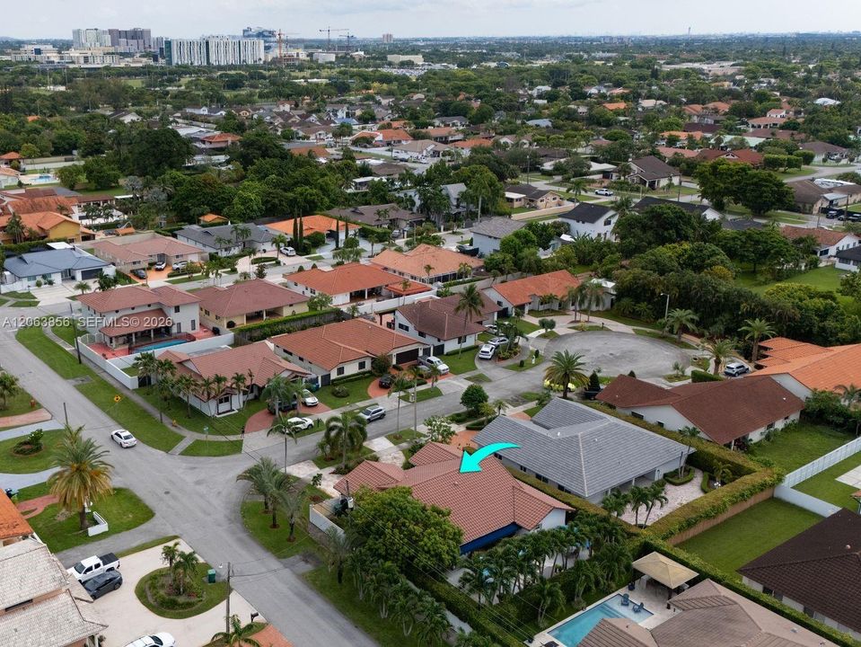 corner lot. 8 homes in cul de sac