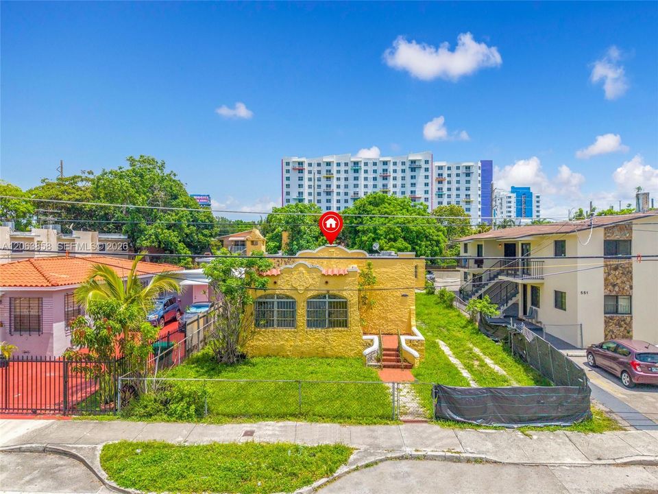 En Venta: $1,800,000 (0.16 acres)