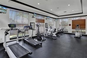Active With Contract: $1,900 (1 beds, 1 baths, 730 Square Feet)