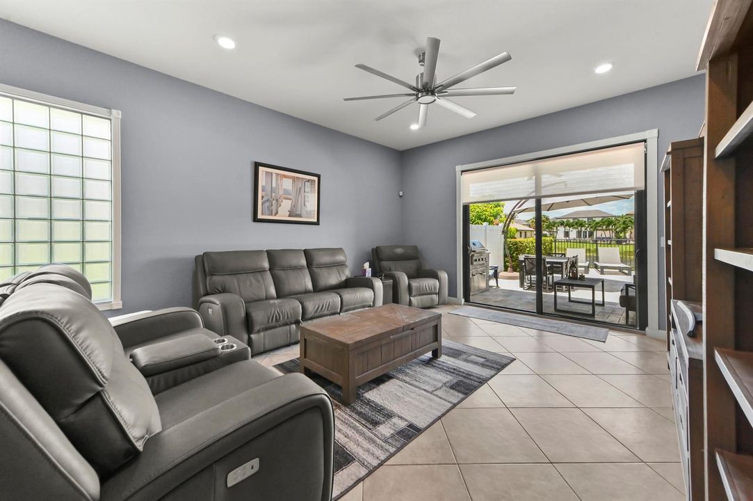 05 Living Room 02