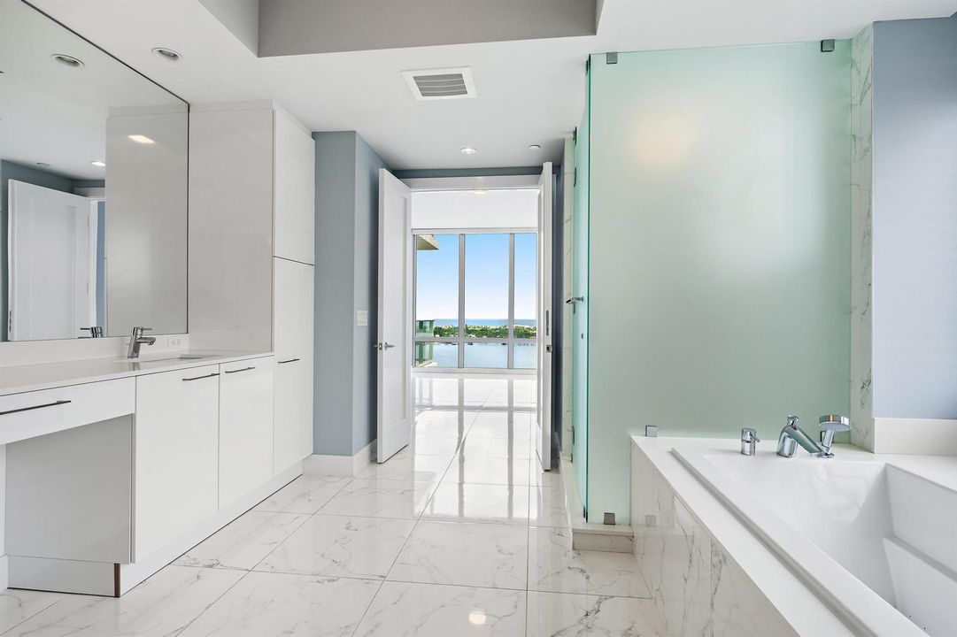 1 Water Clb Wy 1604-3