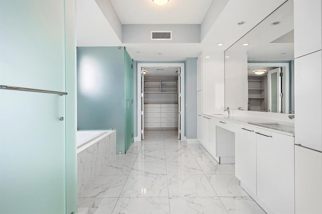 1 Water Clb Wy 1604-1