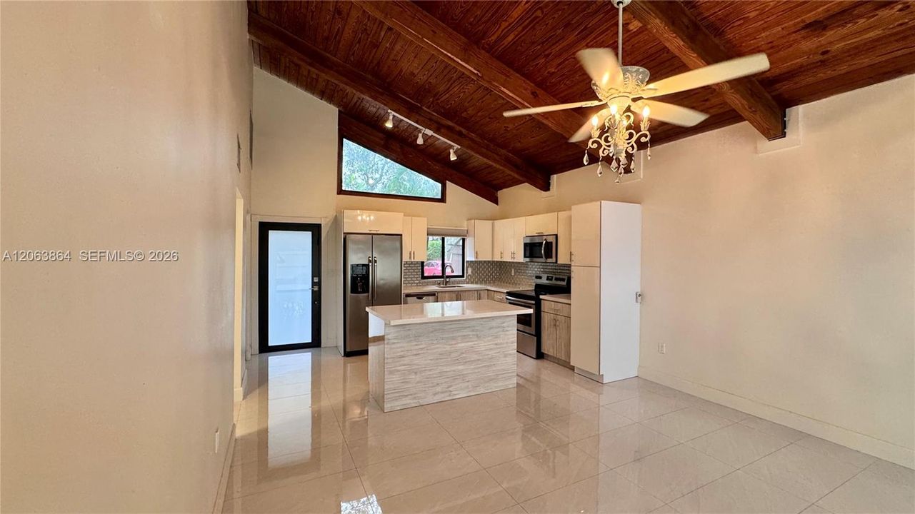 Vendido Recientemente: $507,000 (2 camas, 2 baños, 1080 Pies cuadrados)