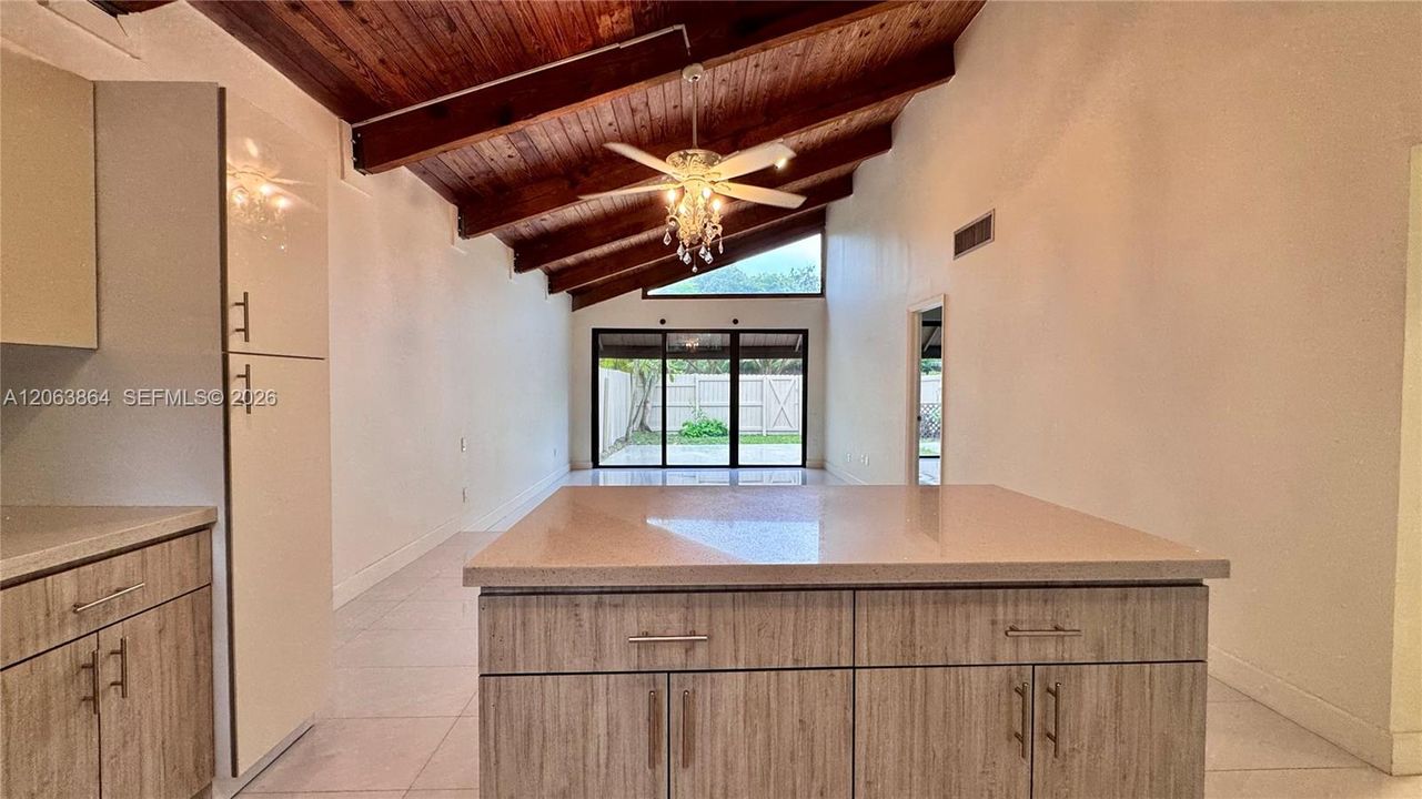 Vendido Recientemente: $507,000 (2 camas, 2 baños, 1080 Pies cuadrados)