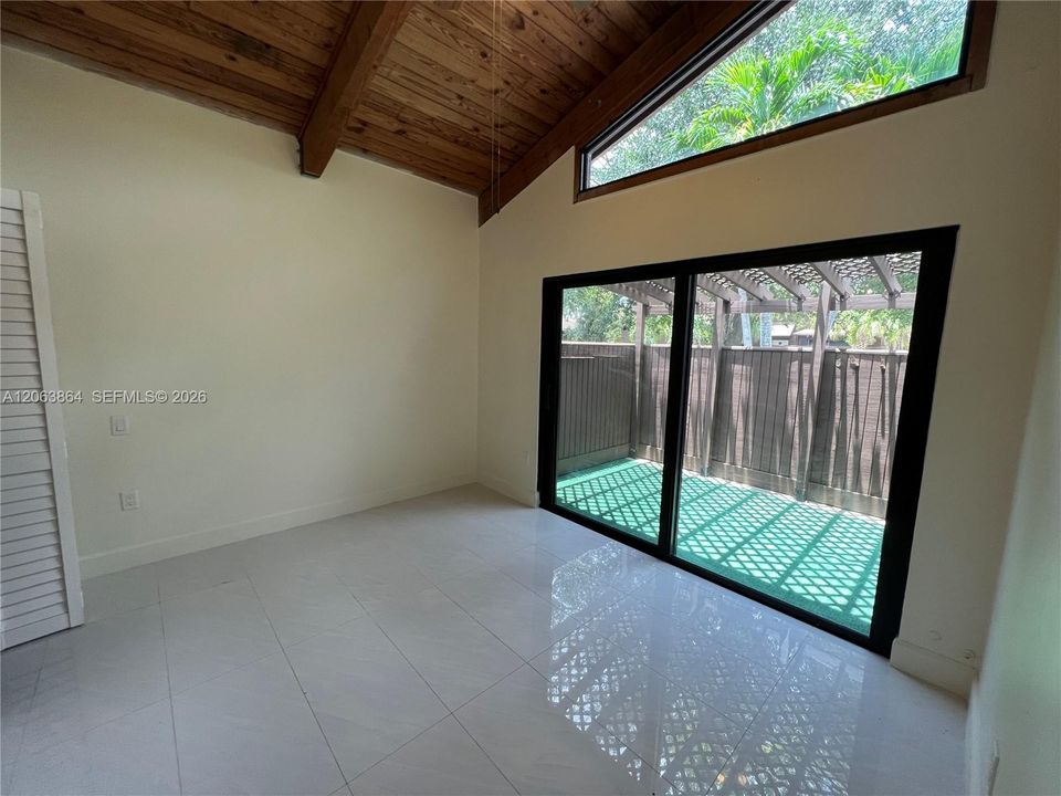Vendido Recientemente: $507,000 (2 camas, 2 baños, 1080 Pies cuadrados)