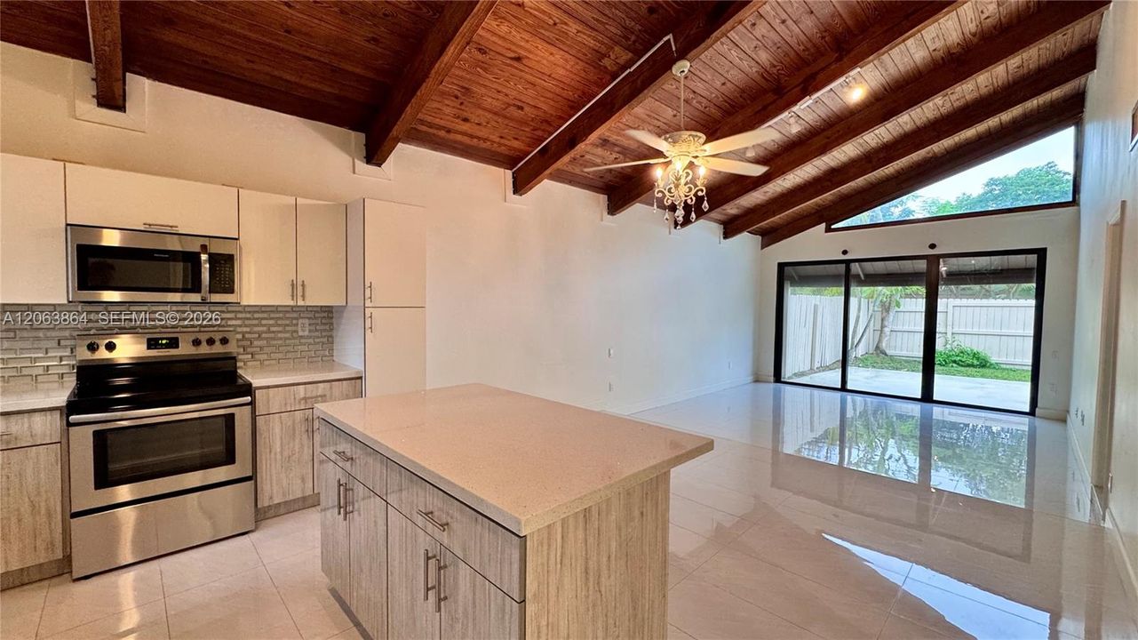 Vendido Recientemente: $507,000 (2 camas, 2 baños, 1080 Pies cuadrados)