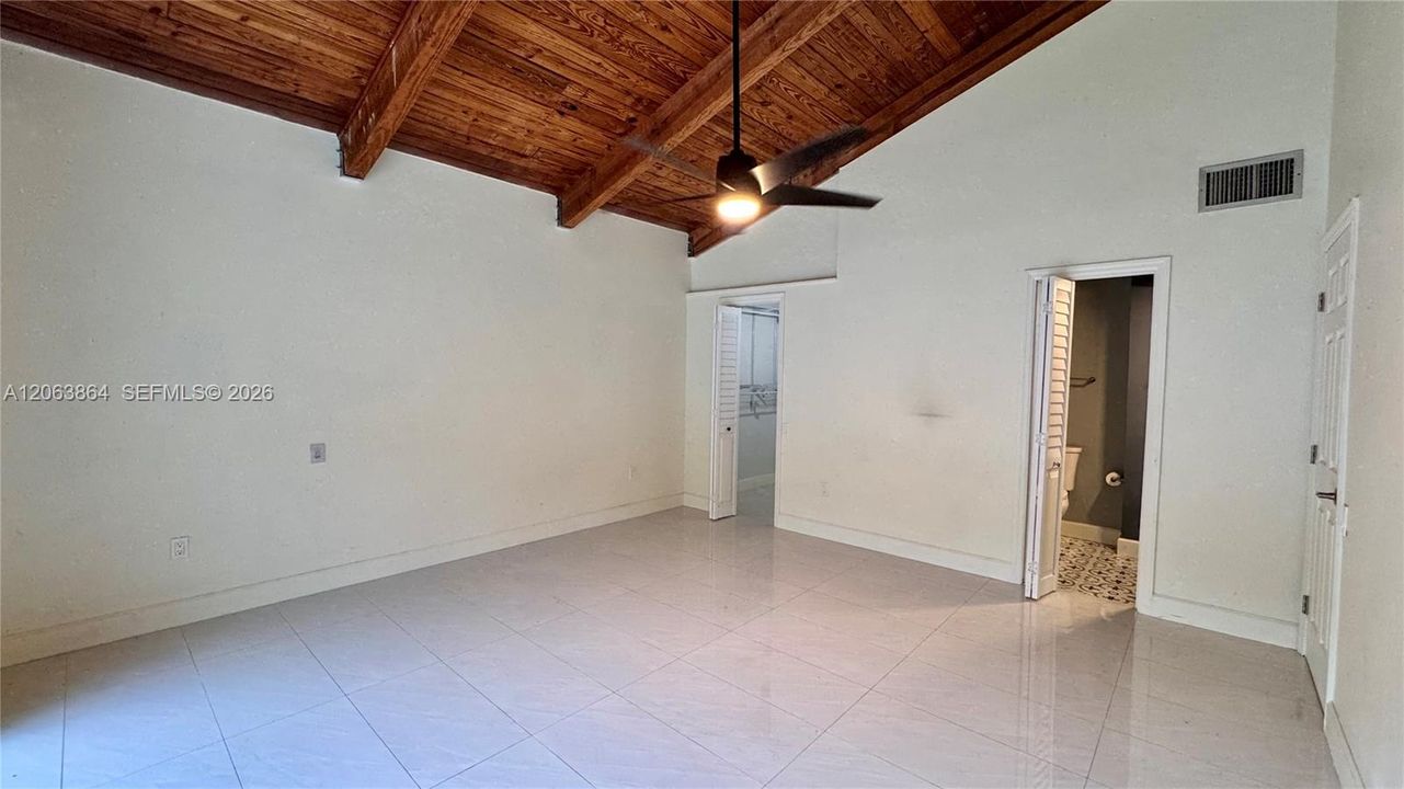 Vendido Recientemente: $507,000 (2 camas, 2 baños, 1080 Pies cuadrados)
