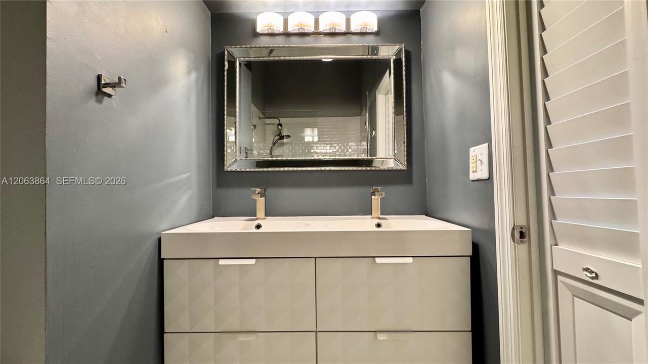Vendido Recientemente: $507,000 (2 camas, 2 baños, 1080 Pies cuadrados)