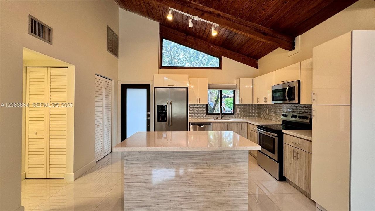 Vendido Recientemente: $507,000 (2 camas, 2 baños, 1080 Pies cuadrados)