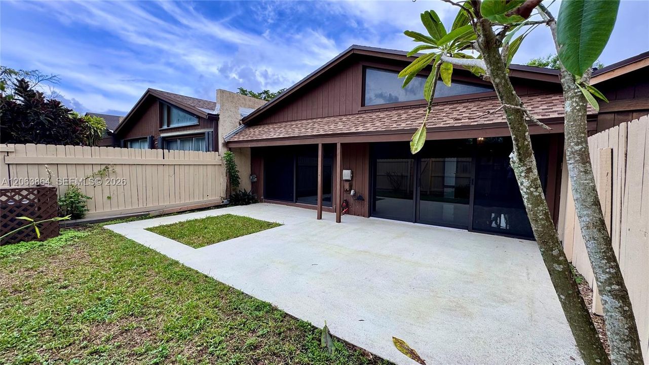 Vendido Recientemente: $507,000 (2 camas, 2 baños, 1080 Pies cuadrados)
