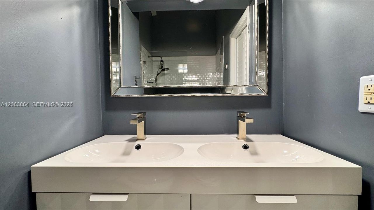 Vendido Recientemente: $507,000 (2 camas, 2 baños, 1080 Pies cuadrados)