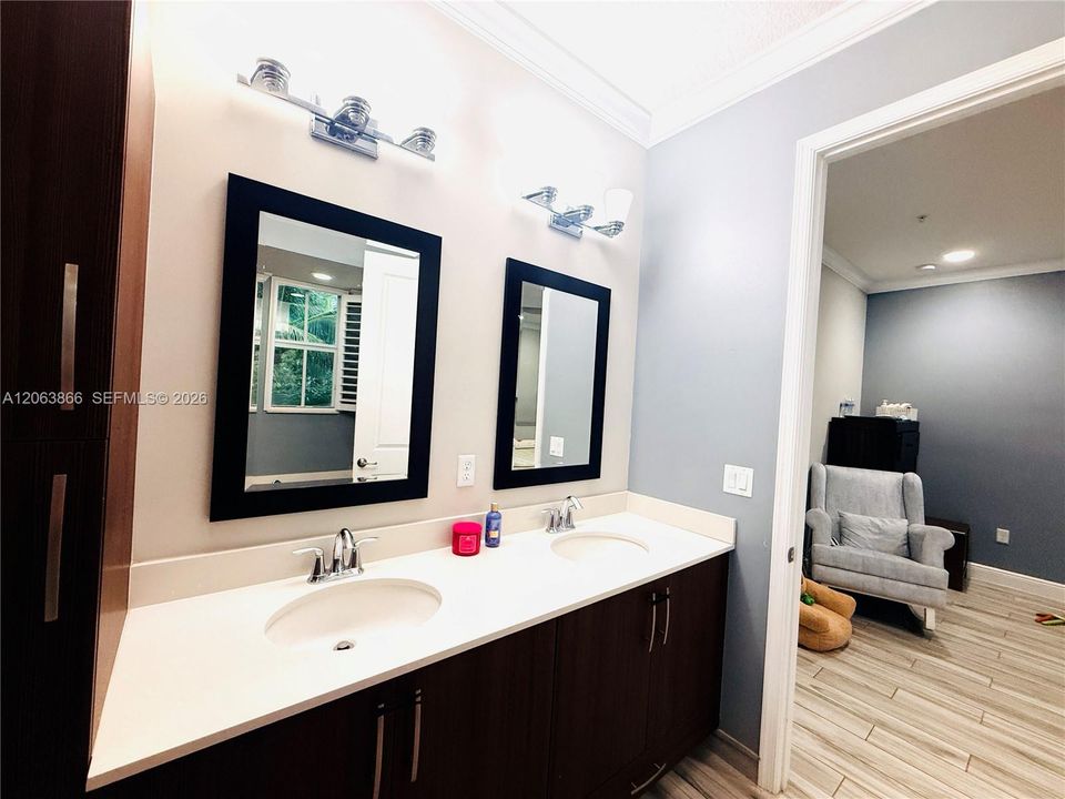 For Rent: $4,400 (3 beds, 3 baths, 2921 Square Feet)