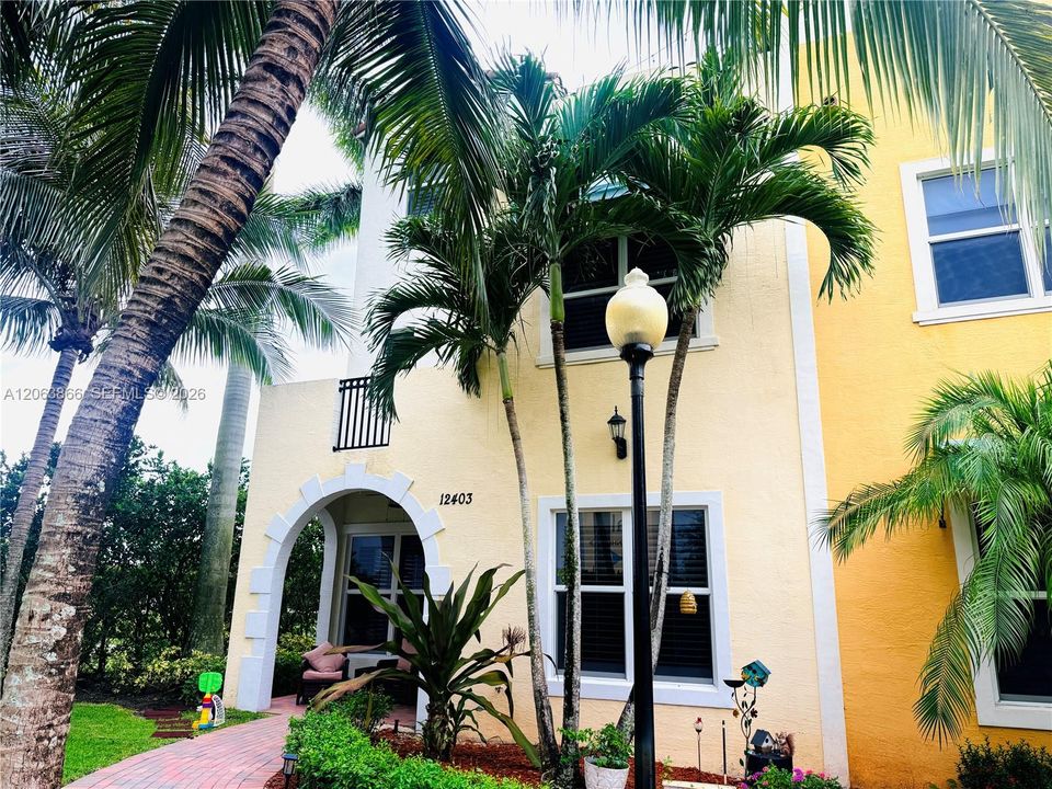 For Rent: $4,400 (3 beds, 3 baths, 2921 Square Feet)