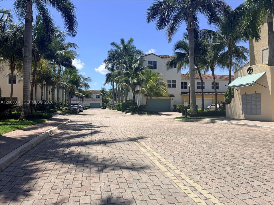 For Rent: $4,400 (3 beds, 3 baths, 2921 Square Feet)