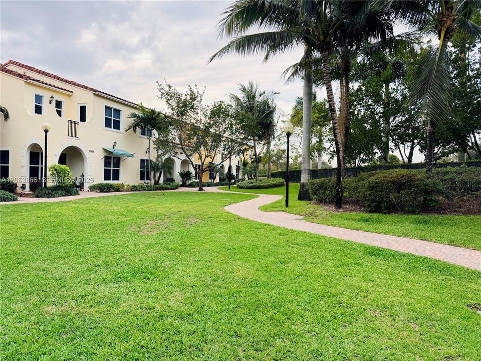For Rent: $4,400 (3 beds, 3 baths, 2921 Square Feet)