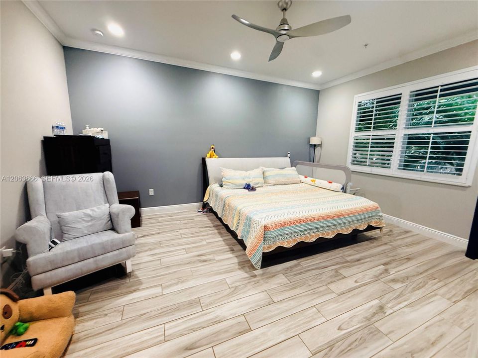 For Rent: $4,400 (3 beds, 3 baths, 2921 Square Feet)