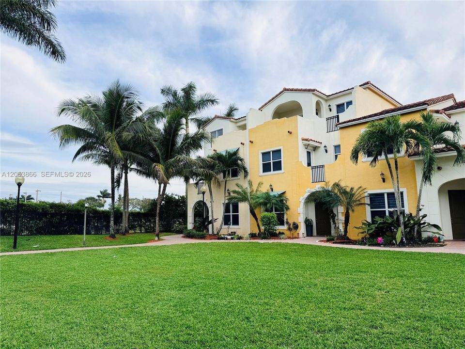 For Rent: $4,400 (3 beds, 3 baths, 2921 Square Feet)