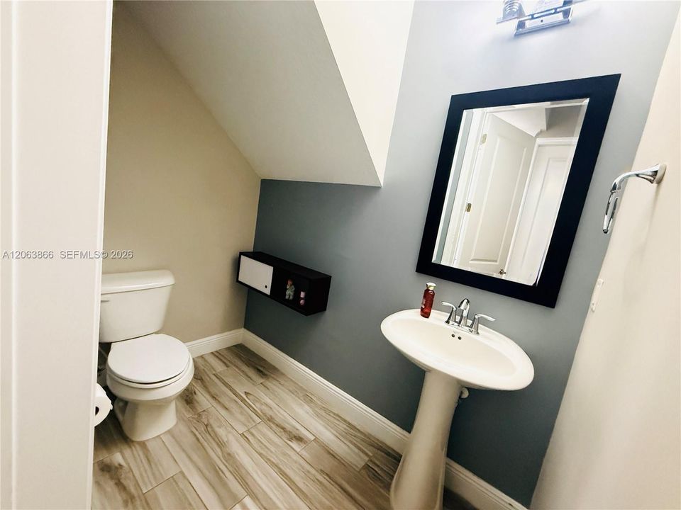 For Rent: $4,400 (3 beds, 3 baths, 2921 Square Feet)