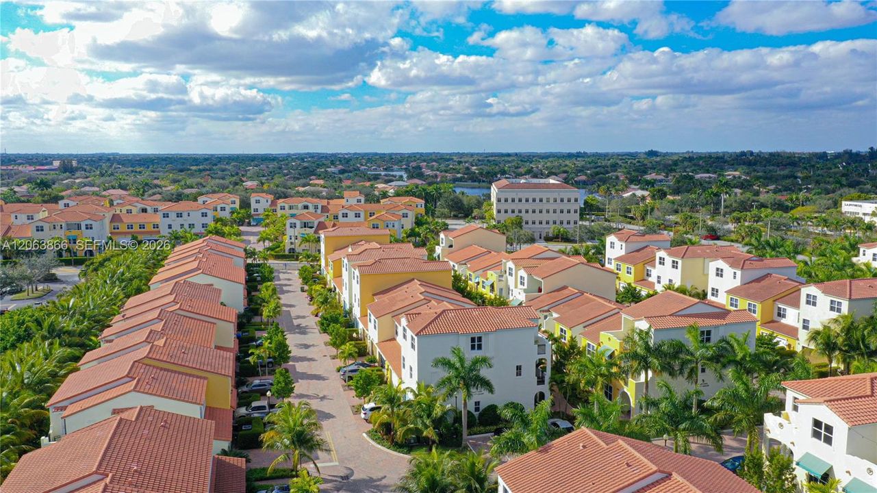 For Rent: $4,400 (3 beds, 3 baths, 2921 Square Feet)