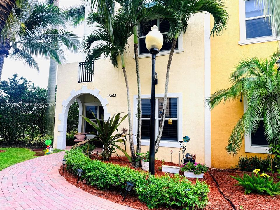 For Rent: $4,400 (3 beds, 3 baths, 2921 Square Feet)
