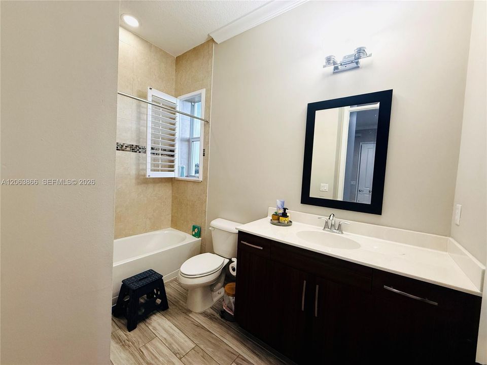 For Rent: $4,400 (3 beds, 3 baths, 2921 Square Feet)