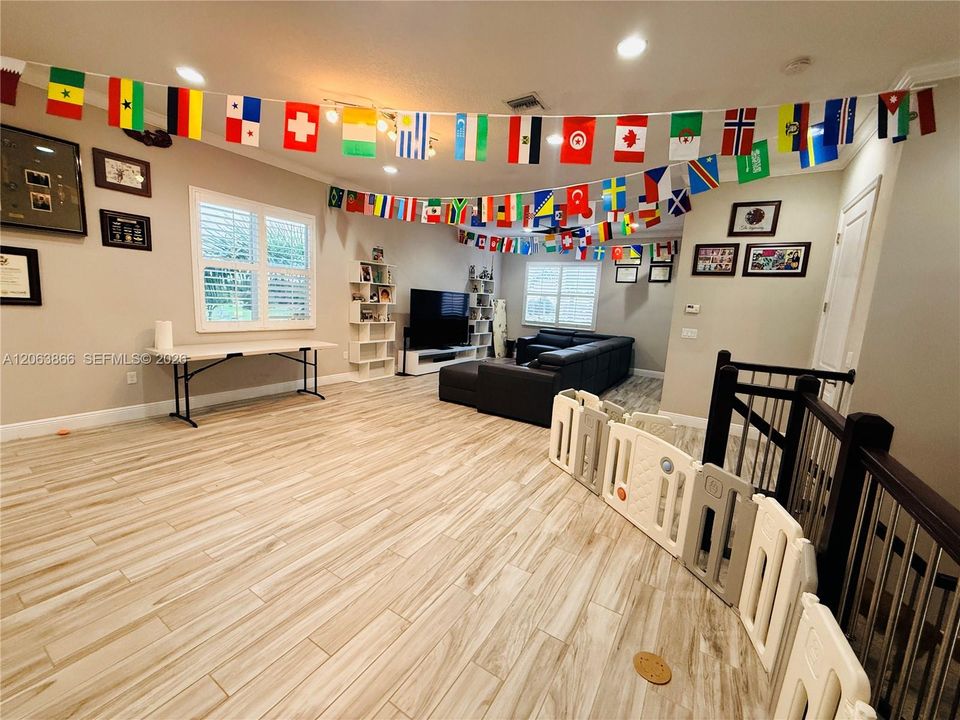 For Rent: $4,400 (3 beds, 3 baths, 2921 Square Feet)