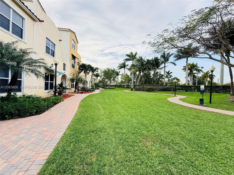 For Rent: $4,400 (3 beds, 3 baths, 2921 Square Feet)