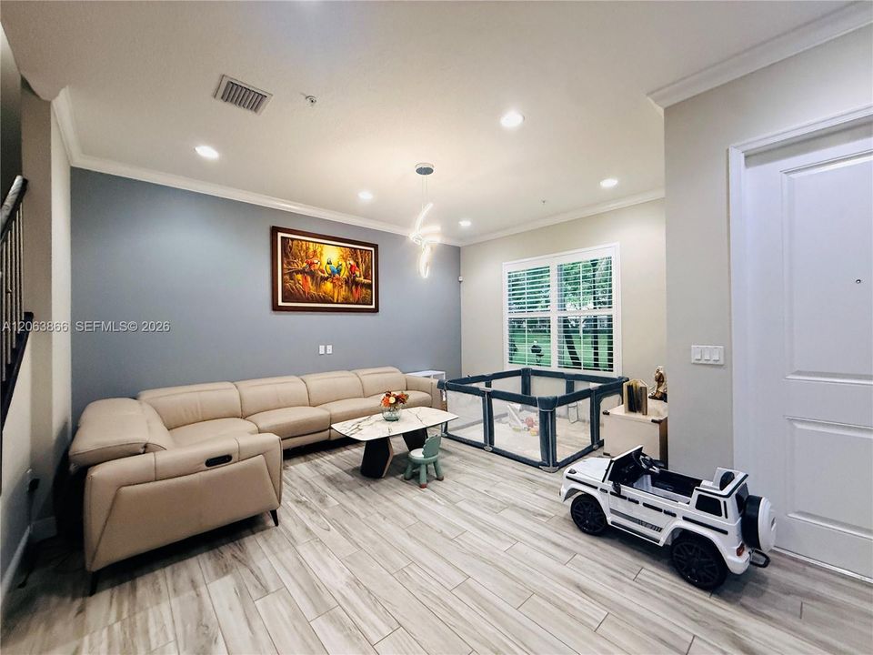 For Rent: $4,400 (3 beds, 3 baths, 2921 Square Feet)