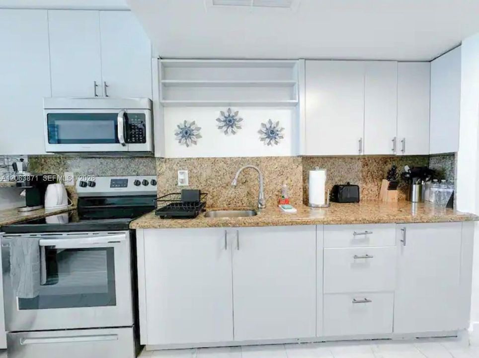 В аренду: $1,050 (0 спален, 1 ванн, 420 Квадратных фут)