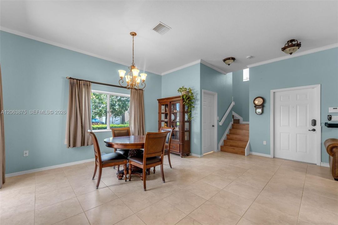 Activo con contrato: $359,999 (3 camas, 2 baños, 1790 Pies cuadrados)