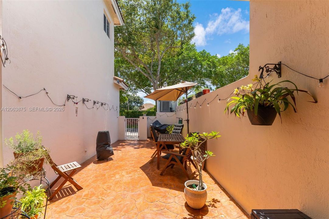 Activo con contrato: $359,999 (3 camas, 2 baños, 1790 Pies cuadrados)
