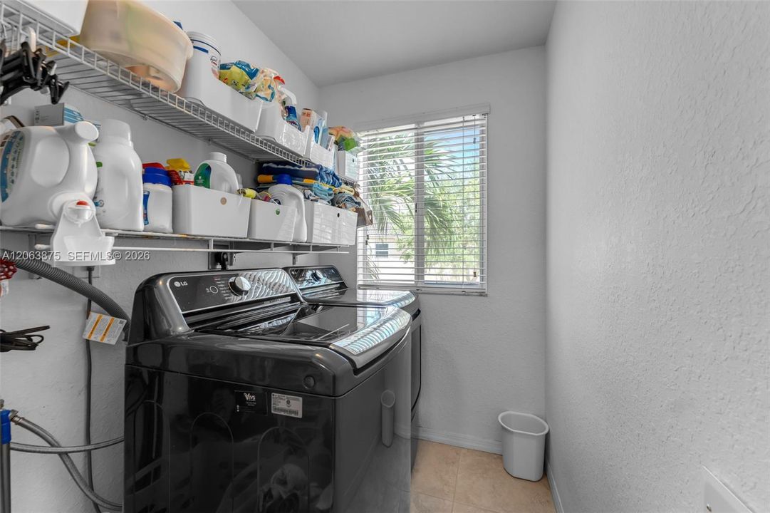 Activo con contrato: $359,999 (3 camas, 2 baños, 1790 Pies cuadrados)