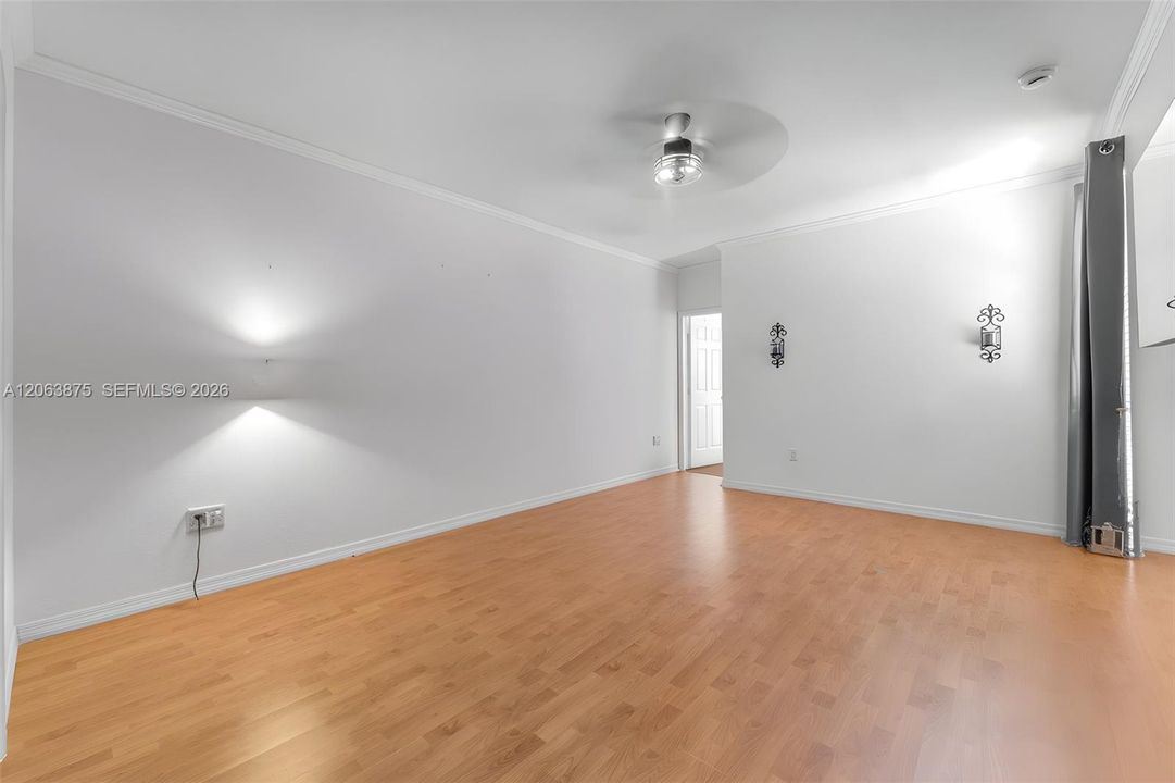 Activo con contrato: $359,999 (3 camas, 2 baños, 1790 Pies cuadrados)